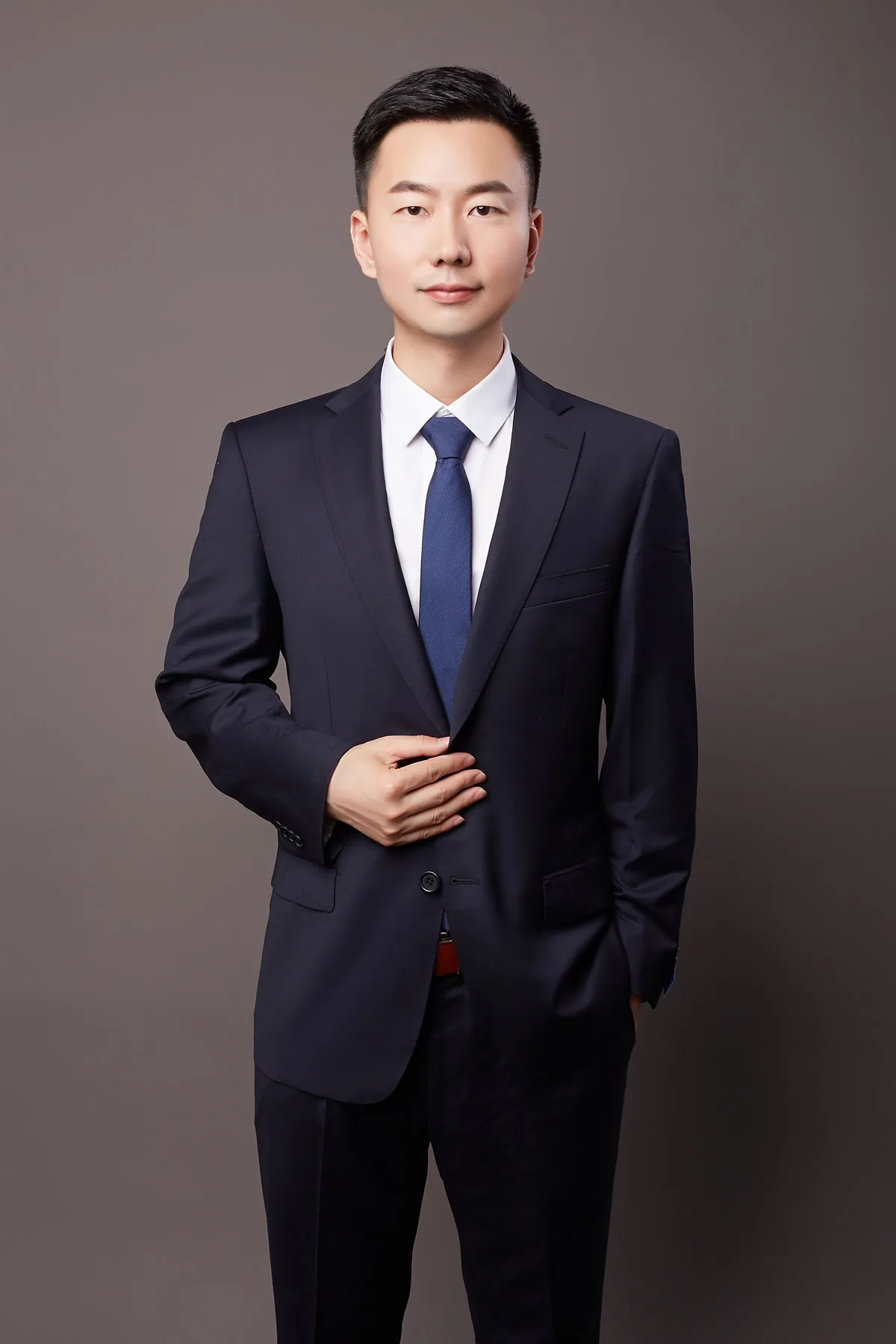 Houqi Liu (William), director financiero