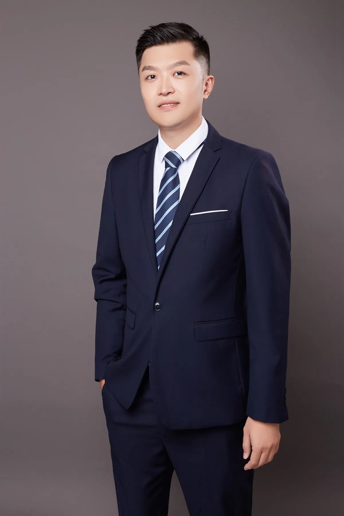 Shuhao Zhou, director de estrategia